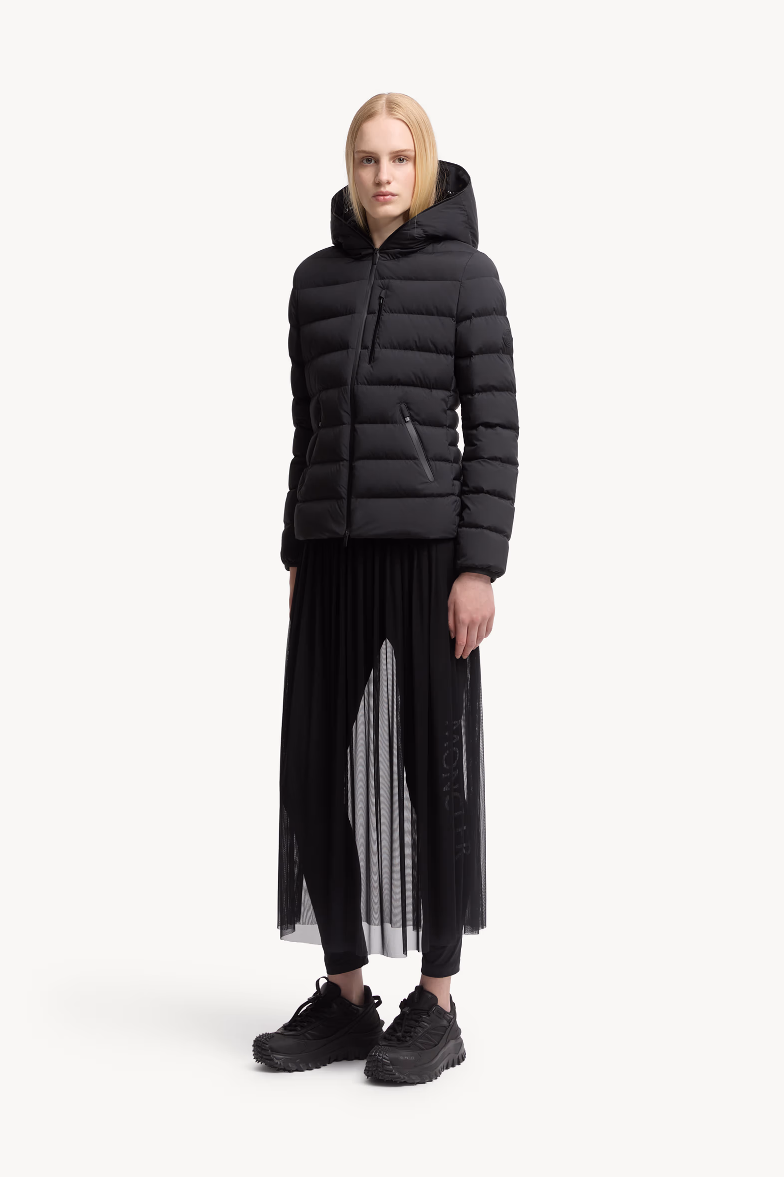 Doudoune courte à capuche Herbe Femmes Noir Moncler 0